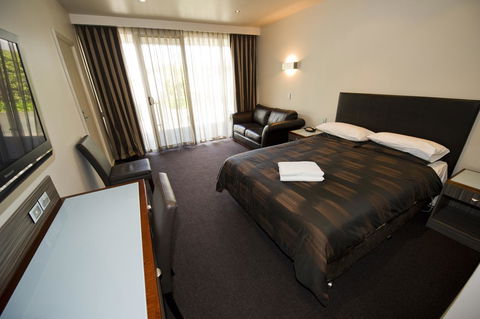 The Commodore - South Australia Travel 5