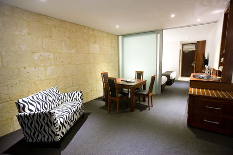 The Commodore - South Australia Travel 12