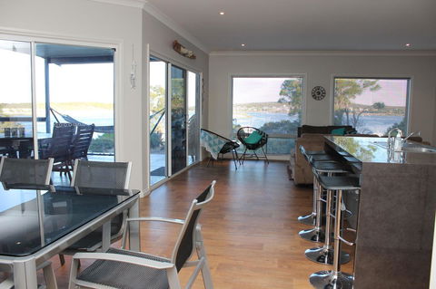 Waterfront On Osprey - South Australia Travel 7