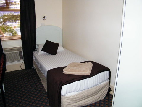 Grand Tasman Hotel - South Australia Travel 22