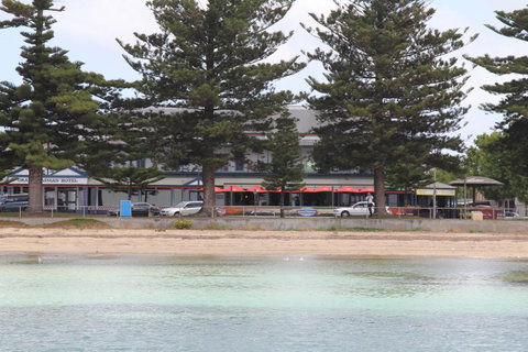 Grand Tasman Hotel - South Australia Travel 35