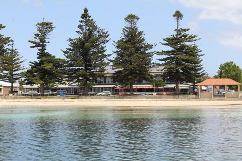 Grand Tasman Hotel - South Australia Travel 34