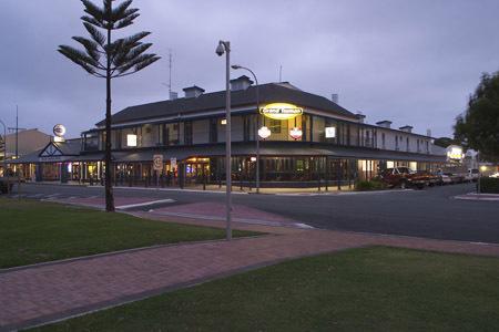 Grand Tasman Hotel - South Australia Travel 16