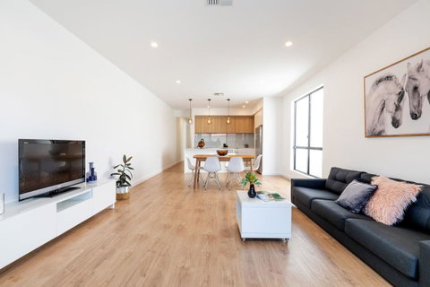 Brand New Affordable Luxury 3 Bedroom 3 Bathrooms House Close To Adelaide City, Chinatown, Beach, Adelaide Airport - South Australia Travel 5