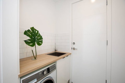 Brand New Affordable Luxury 3 Bedroom 3 Bathrooms House Close To Adelaide City, Chinatown, Beach, Adelaide Airport - South Australia Travel 6