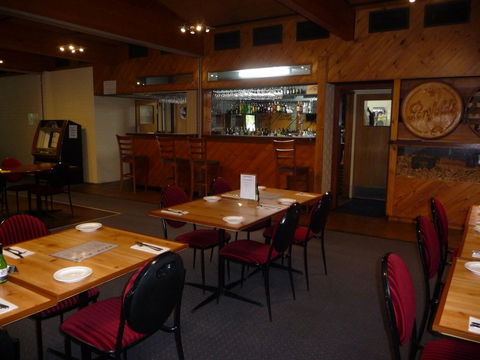 The Wine Vine Hotel - South Australia Travel 8