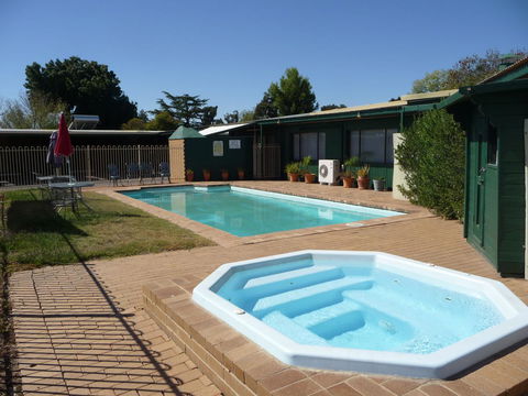 The Wine Vine Hotel - South Australia Travel 21