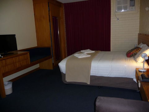 The Wine Vine Hotel - South Australia Travel 4
