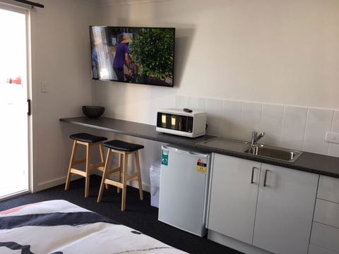 Port Lincoln Shark Apartment 2 - South Australia Travel 14