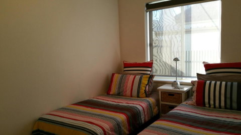Acaill Accommodation Esplanade Living Self Check-In Self Check-Out - South Australia Travel 25