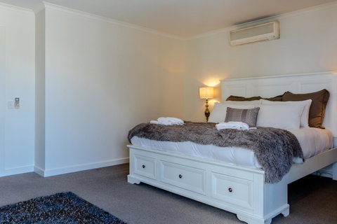 Lights Landing Penthouse - South Australia Travel 12