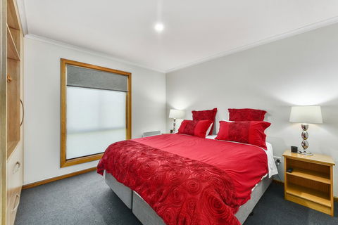 City Four Apartment - South Australia Travel 3