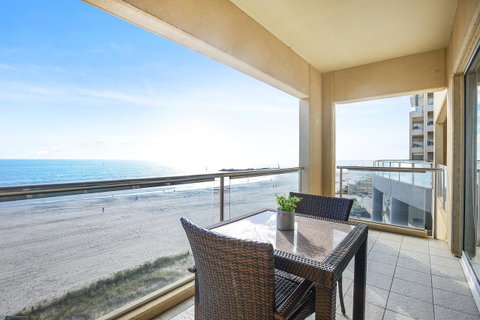 Pier Oceanview Apartment - South Australia Travel 8