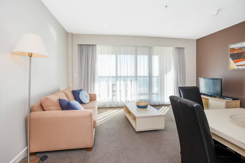 Pier Oceanview Apartment - South Australia Travel 13