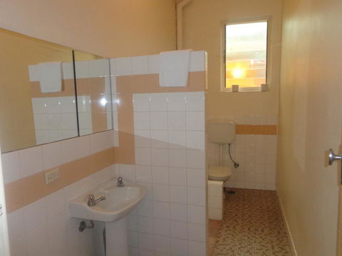 Adelaide Backpackers And Travellers Inn - South Australia Travel 7