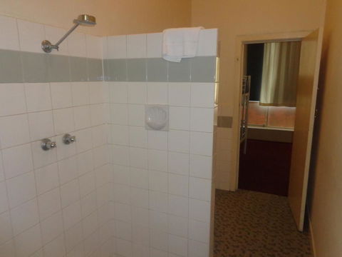 Adelaide Backpackers And Travellers Inn - South Australia Travel 5