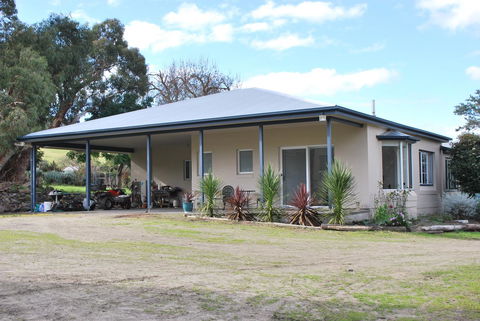 Back Valley Farmstay Bed And Breakfast - South Australia Travel 1