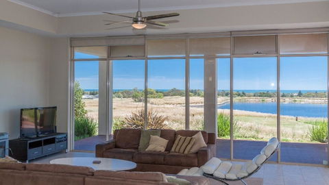 Golfers Paradise (18th Tee) - 52 Huntingdale Drive - South Australia Travel 15