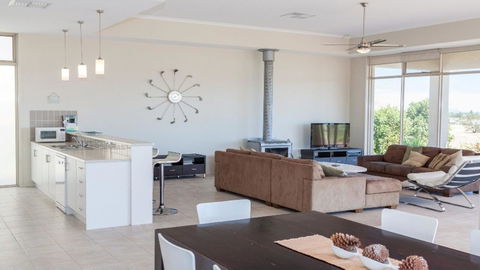 Golfers Paradise (18th Tee) - 52 Huntingdale Drive - South Australia Travel 9