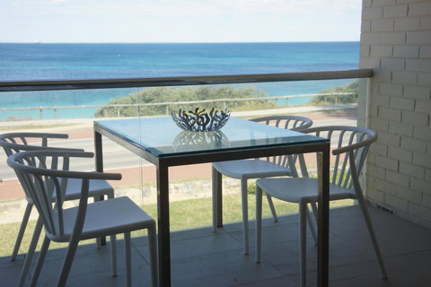 Cottesloe Beachfront Ocean View Apartment - South Australia Travel 5