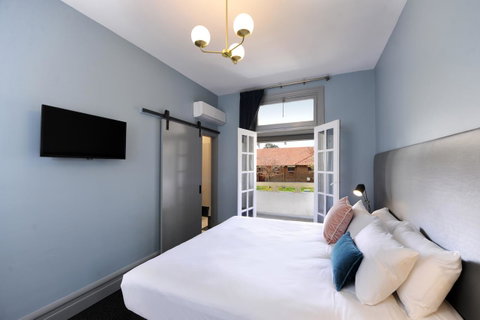 The Stirling Arms Hotel - South Australia Travel 6