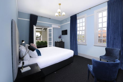 The Stirling Arms Hotel - South Australia Travel 11