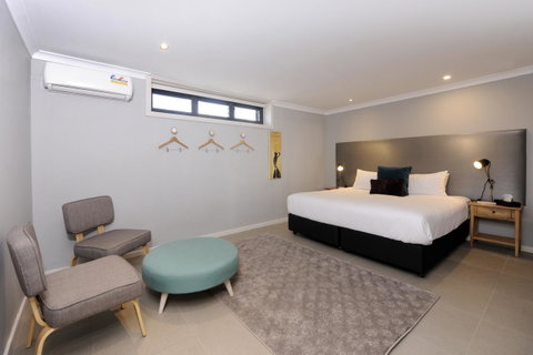 The Stirling Arms Hotel - South Australia Travel 27