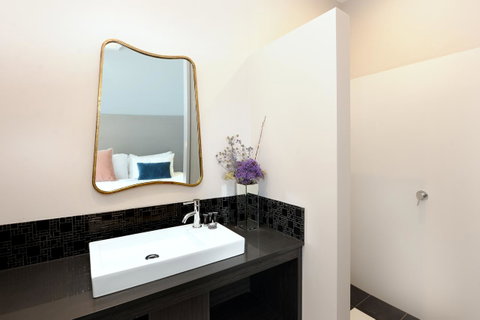 The Stirling Arms Hotel - South Australia Travel 7
