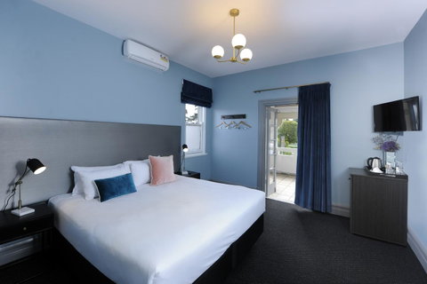The Stirling Arms Hotel - South Australia Travel 5