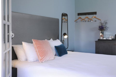 The Stirling Arms Hotel - South Australia Travel 13