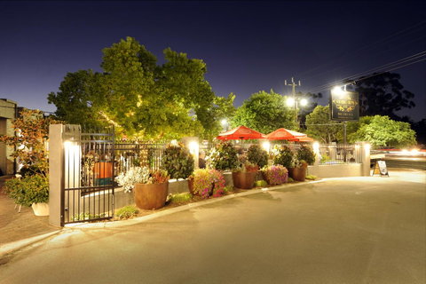 The Stirling Arms Hotel - South Australia Travel 1