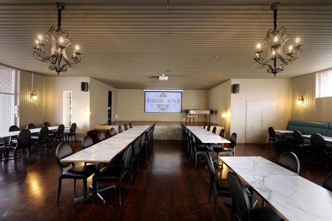 The Stirling Arms Hotel - South Australia Travel 16