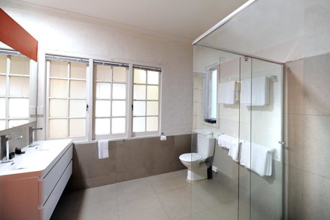 The Stirling Arms Hotel - South Australia Travel 29