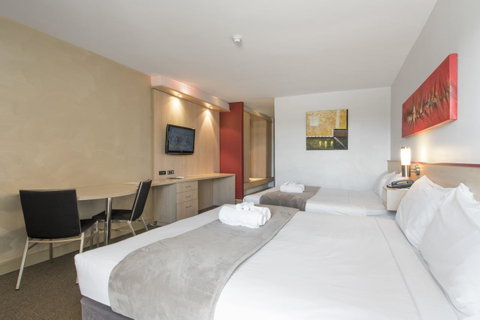 Metro Hotel Perth - South Australia Travel 24