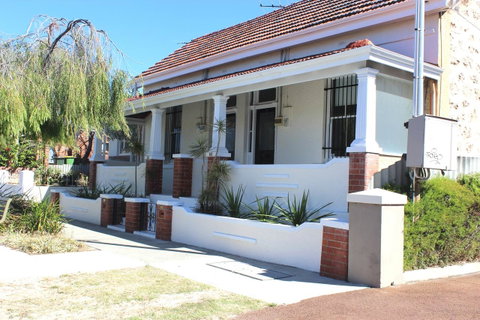Captain\'s Heritage Cottage - Central Fremantle 2 Bedroom Historic Cottage - South Australia Travel 0