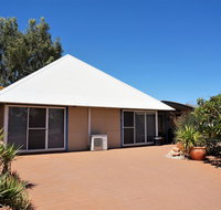 Osprey Holiday Village Unit 110 - Wake up to the birds in your 4 poster bed with a view - South Australia Travel