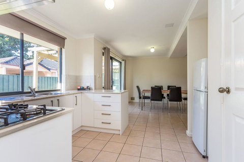 Country Comfort Perth - South Australia Travel 10