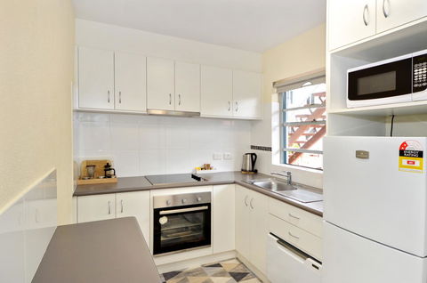 Dolphin Lodge Albany - Self Contained Apartments At Middleton Beach - South Australia Travel 12