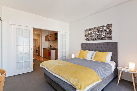 Central City Exclusive Apartments - South Australia Travel 6