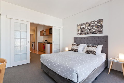 Central City Exclusive Apartments - South Australia Travel 12
