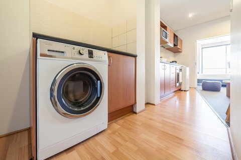 Central City Exclusive Apartments - South Australia Travel 20