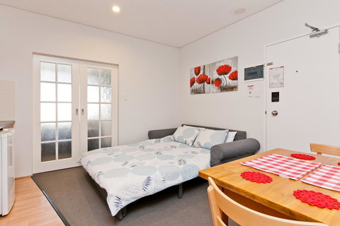 Central City Exclusive Apartments - South Australia Travel 4