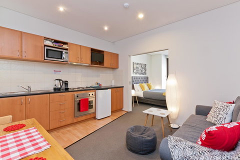 Central City Exclusive Apartments - South Australia Travel 7