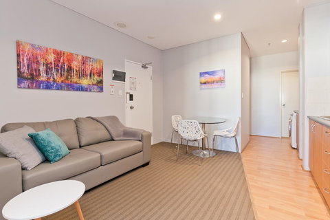 Central City Exclusive Apartments - South Australia Travel 9
