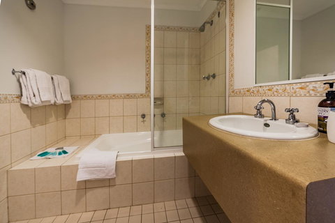 Central City Exclusive Apartments - South Australia Travel 17