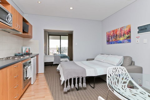 Central City Exclusive Apartments - South Australia Travel 13