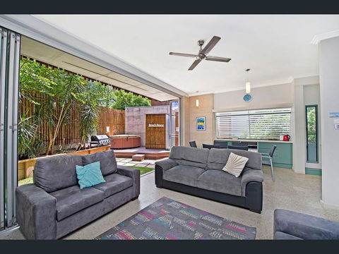 Crescent Head Spa Villa - South Australia Travel 13