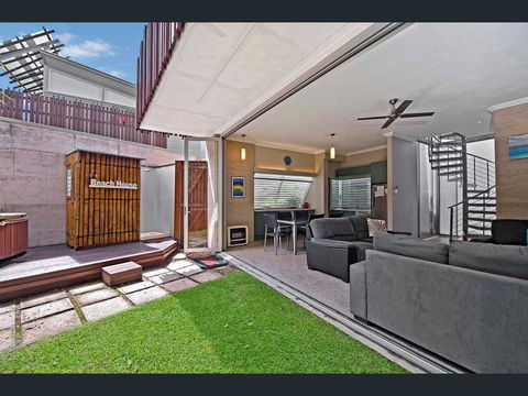 Crescent Head Spa Villa - South Australia Travel 10