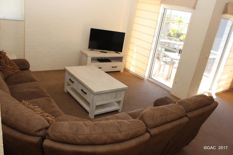 Mollymook Cove Apartments - South Australia Travel 14