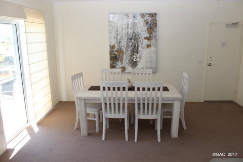 Mollymook Cove Apartments - South Australia Travel 13